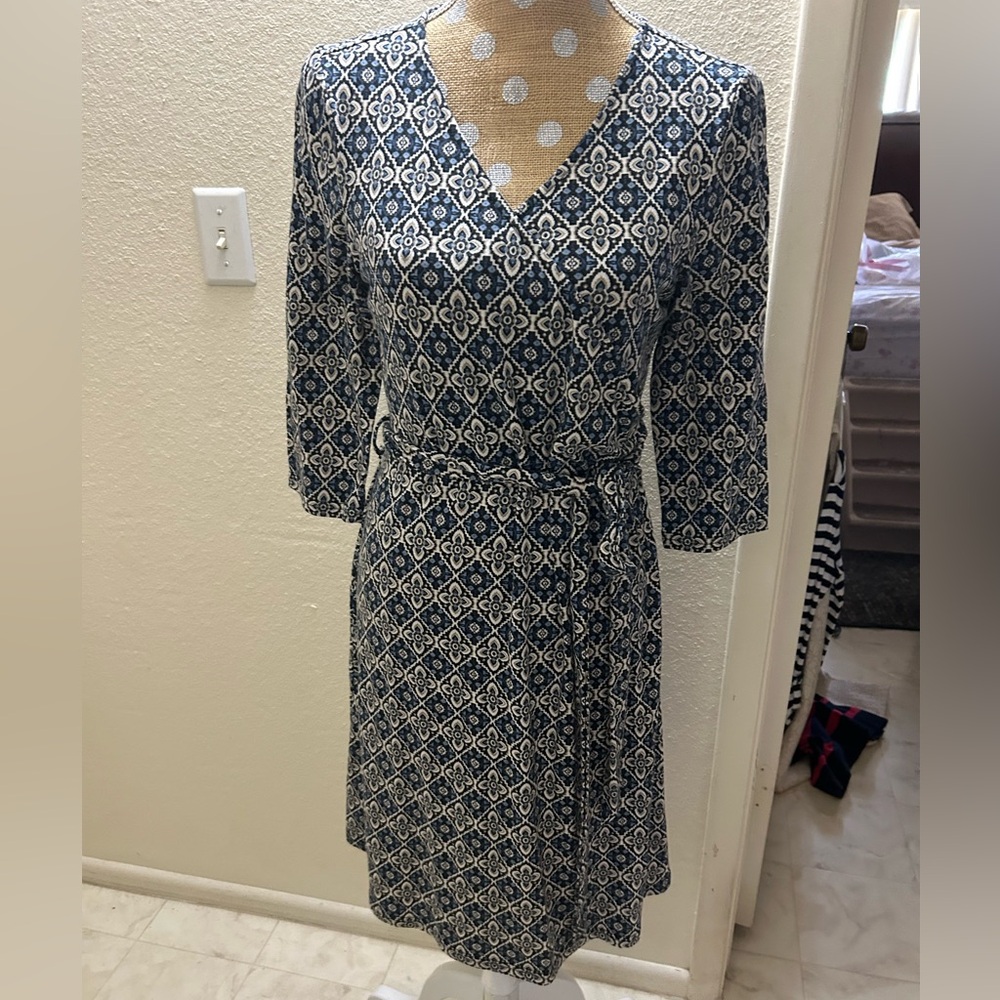Laksmi size L Ladies mock wrap dress. Blue medallion print. Pullover, belt incl